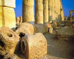 It is the finest example of mix Greco-roman art with the art of Persia. On the one hand, it has a funerary sculpture with Persian style while on the o